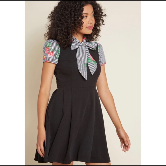 Modcloth Dresses & Skirts - MODCLOTH SMAK PARLOUR Black Floral Retro Dress